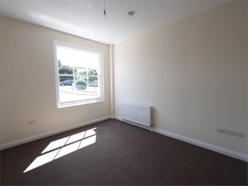 1 bed flat to rent in St John Street, Thornbury, South Gloucestershire BS35, £895 pcm