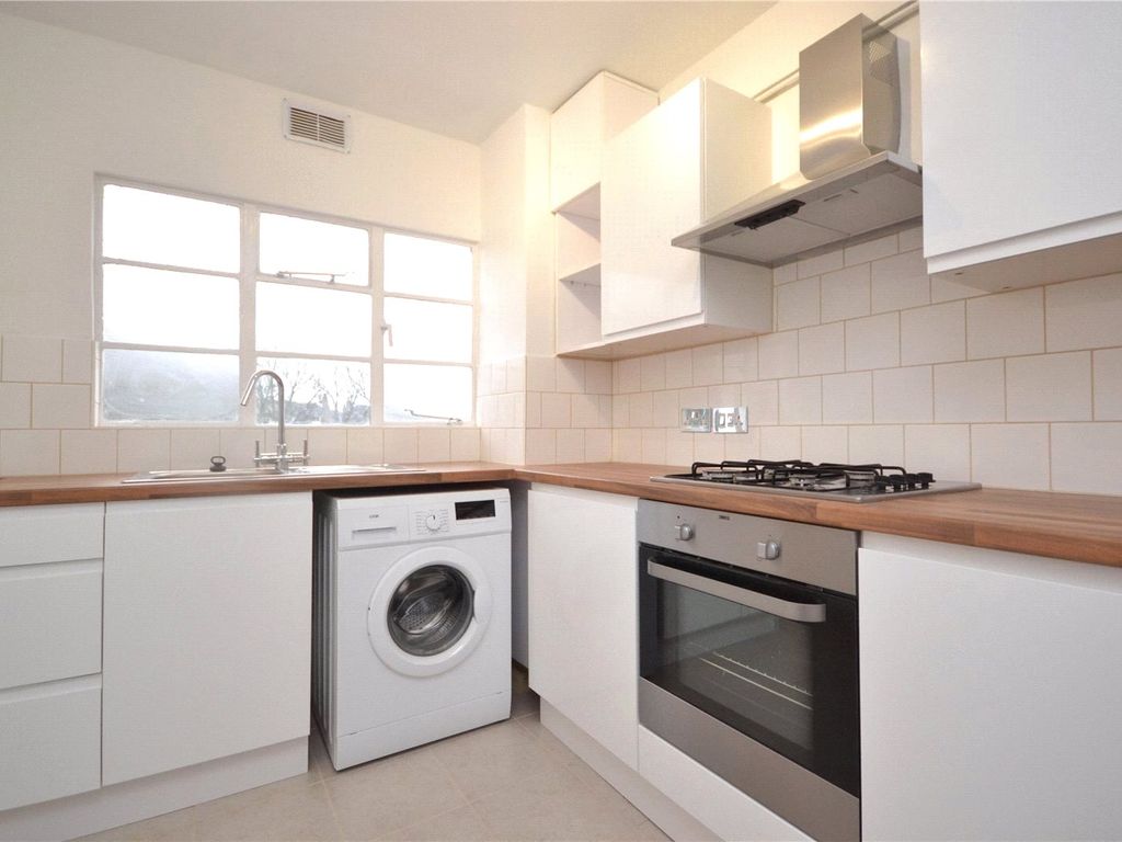 2 bed flat to rent in Whitehall Lodge, Pages Lane, London N10, £1,395 pcm