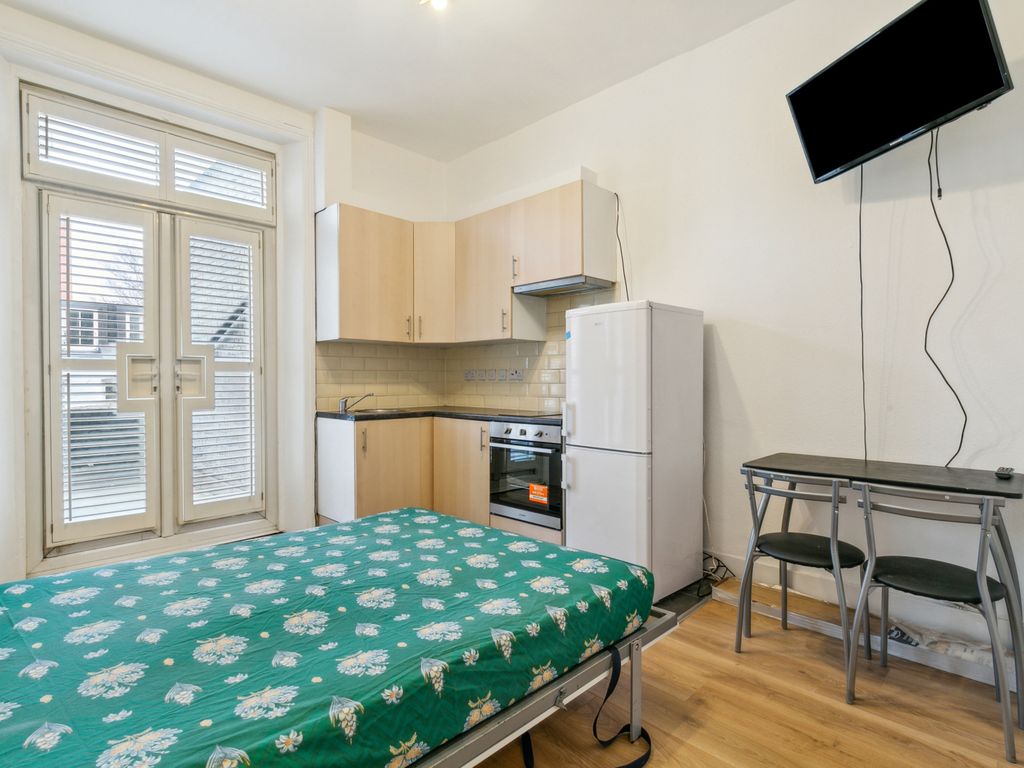 Studio to rent in Putney High Street, East Putney SW15, £1,200 pcm