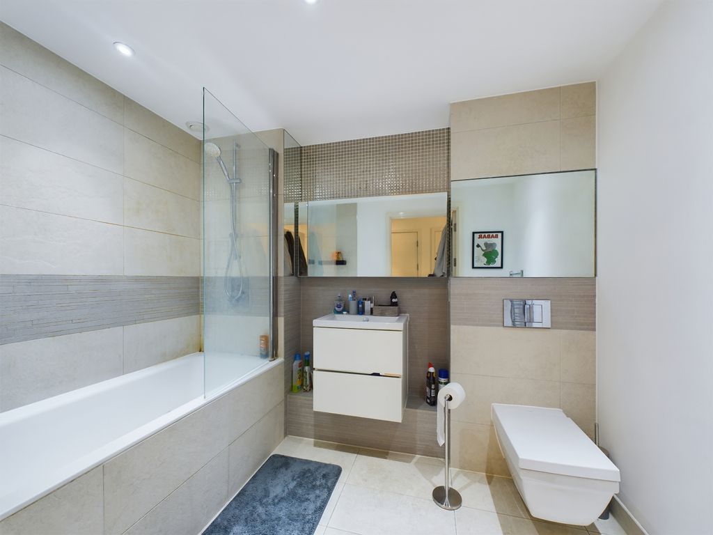 1 bed flat for sale in Cadmus Court, Seafarer Way SE16, £360,000