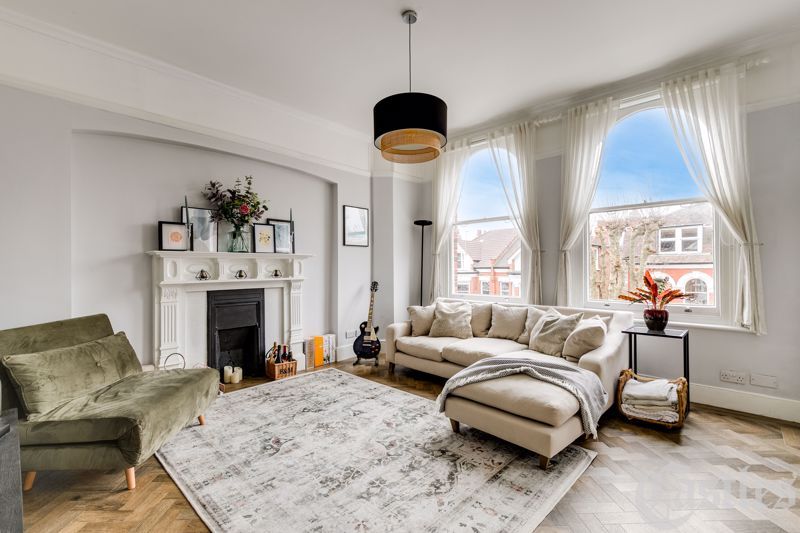 2 bed flat for sale in Stanhope Gardens, London N6, £750,000