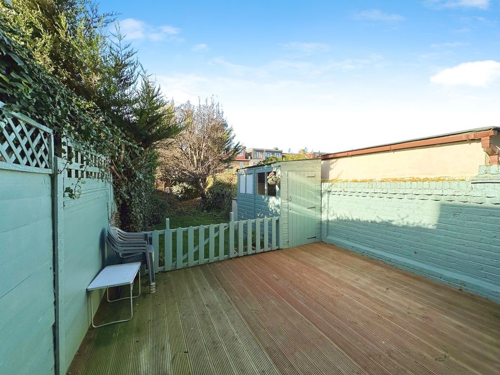 1 bed flat for sale in Aberdour Road, Goodmayes IG3, £260,000