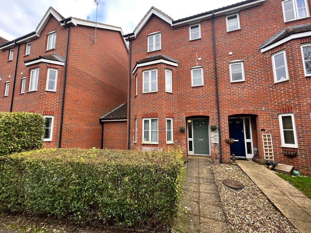 4 bed town house to rent in Water Meadow Way, Downham Market PE38, £1,000 pcm