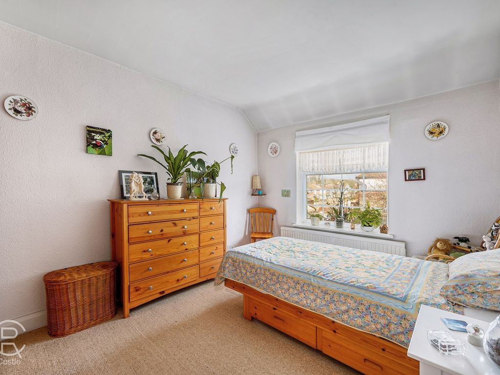 1 bed flat for sale in Beechmount Avenue, London W7, £300,000