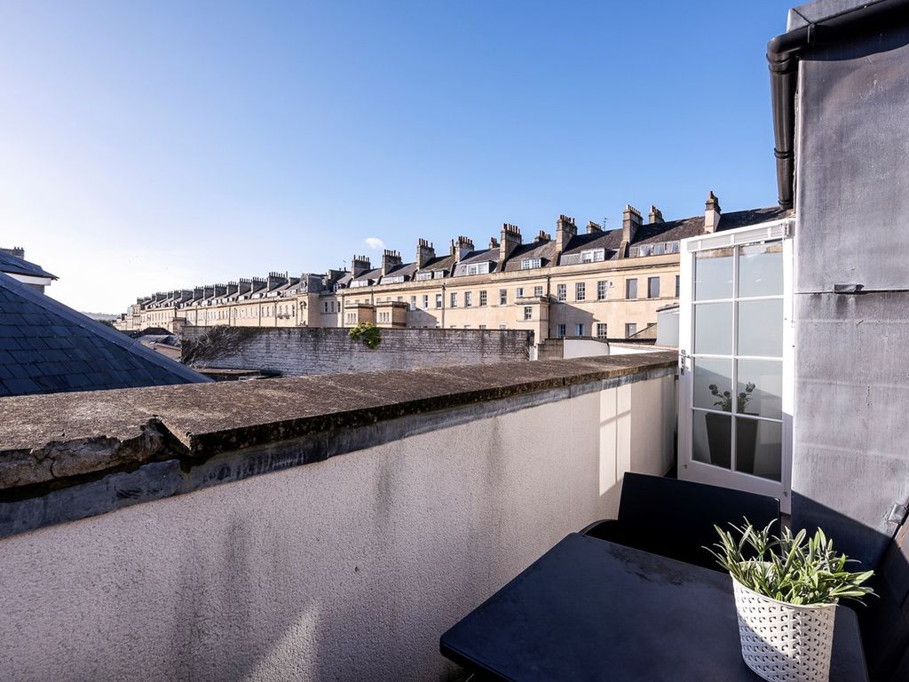 2 bed flat for sale in Crescent Lane, Bath BA1, £495,000