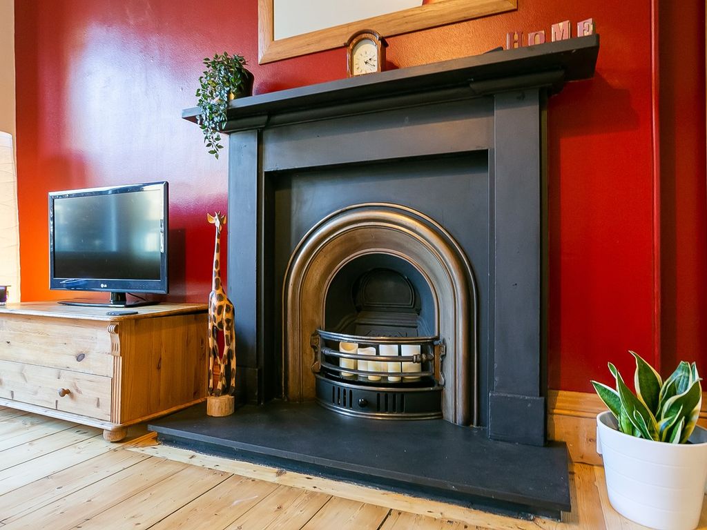 3 bed flat for sale in Comiston Road, Comiston, Edinburgh EH10, £350,000