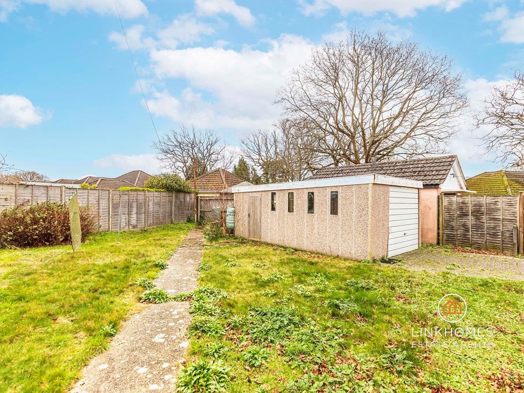 3 bed detached bungalow for sale in Keighley Avenue, Broadstone BH18, £400,000
