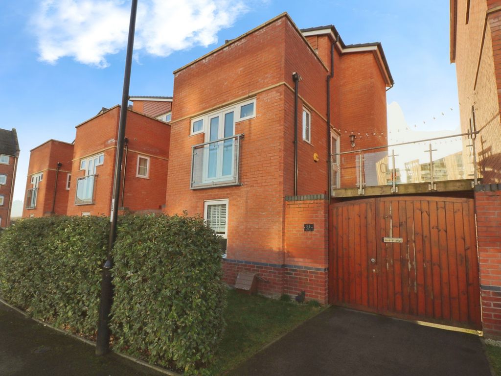 3 bed detached house for sale in The Moorings, Coventry CV1, £325,000