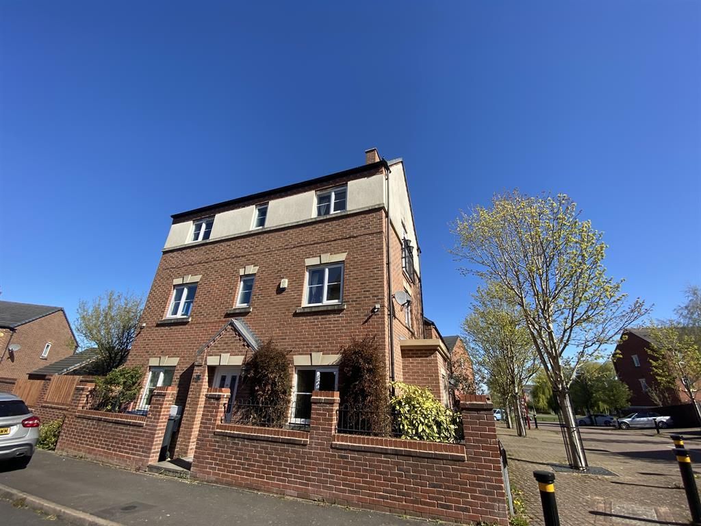 5 bed detached house to rent in Brook Way, Edgbaston, Birmingham B16, £1,700 pcm