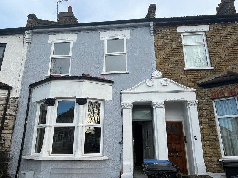 4 bed terraced house to rent in High Street, Enfield EN3, £2,500 pcm