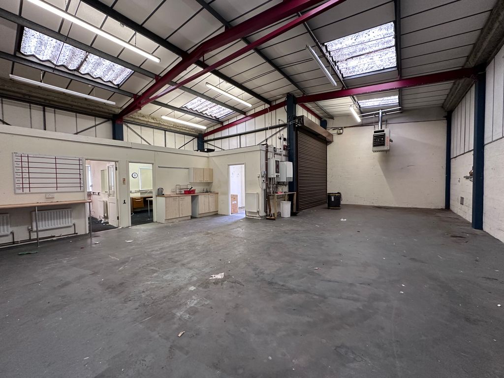 Warehouse to let in Bordesley Green Road, Birmingham B8, £15,000 pa