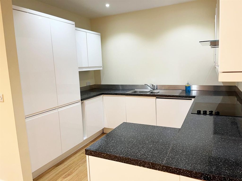Property to rent in Terminus Road, Littlehampton BN17, £1,100 pcm