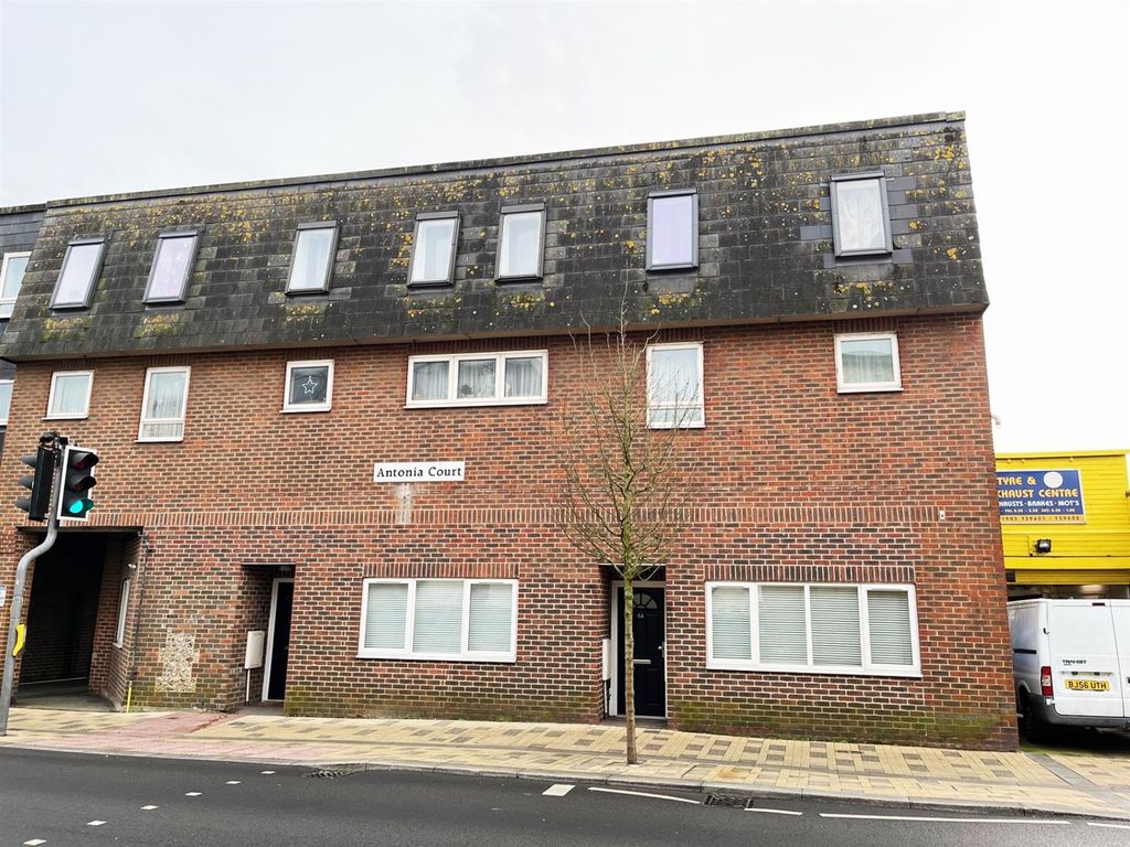 Property to rent in Terminus Road, Littlehampton BN17, £1,100 pcm