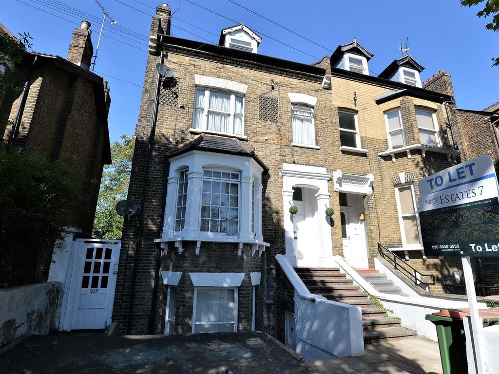 Studio to rent in Earlham Grove, Forest Gate, London E7, £975 pcm
