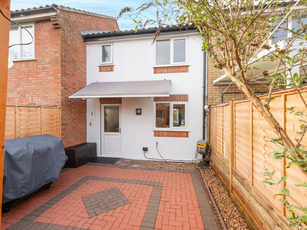1 bed terraced house for sale in Swan Lane, Long Stratton NR15, £160,000