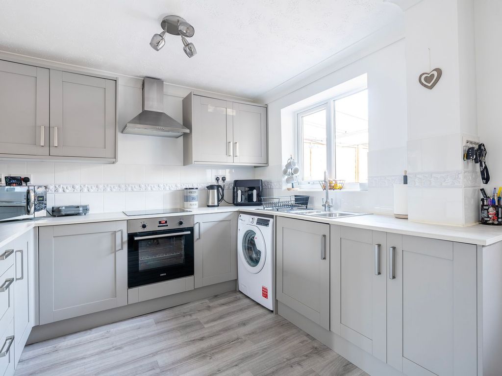 1 bed terraced house for sale in Swan Lane, Long Stratton NR15, £160,000