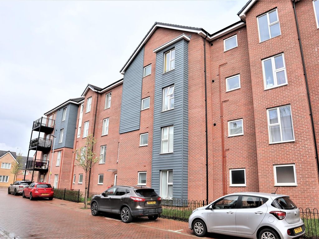 2 bed flat for sale in Bagshawe Way, Dunstable, Bedfordshire LU5, £225,000