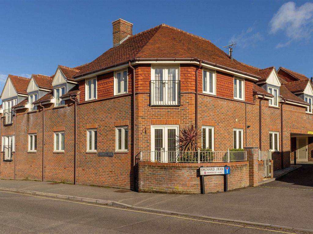 1 bed maisonette for sale in Cogswell House, Orchard Dean, The Dean, Alresford SO24, £295,000