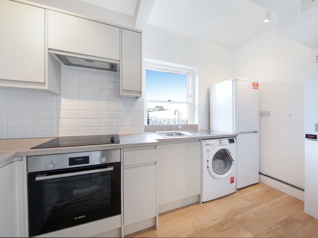 2 bed flat to rent in Longridge Road, London SW5, £2,495 pcm