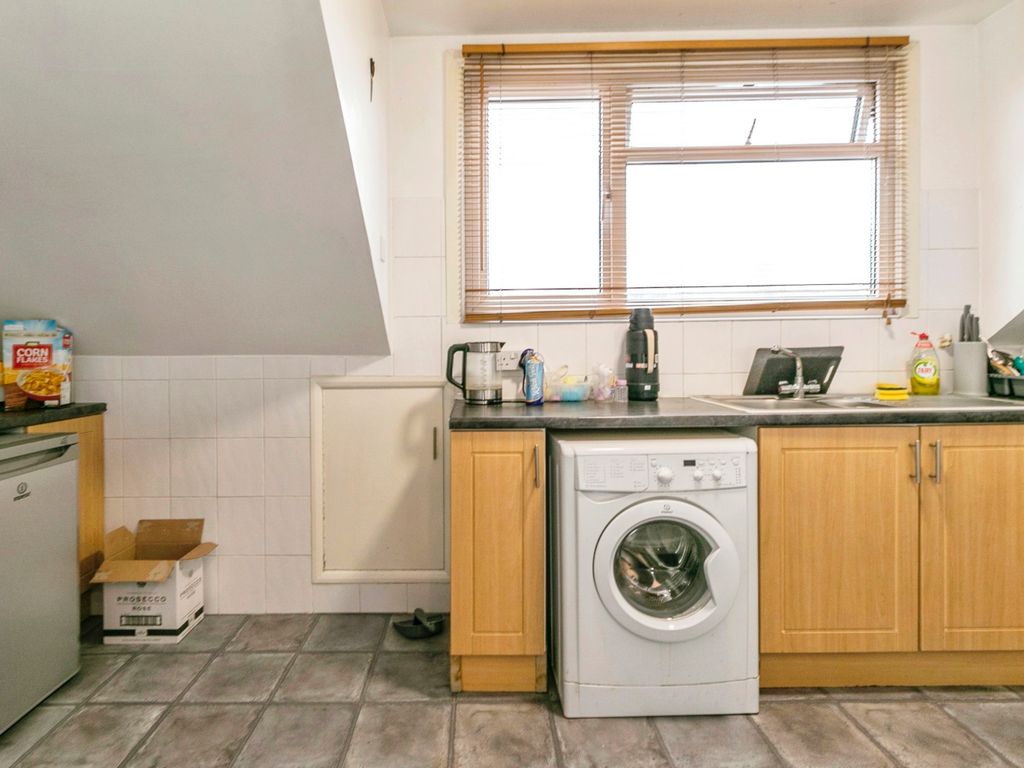 1 bed flat for sale in Holdenhurst Road, Bournemouth BH8, £150,000