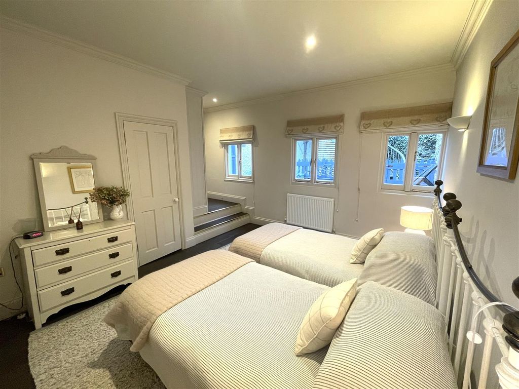 2 bed flat for sale in Esplanade, Fowey PL23, £450,000