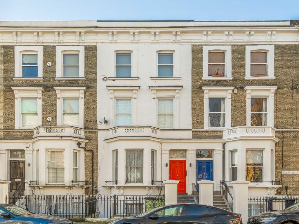 3 bed flat for sale in Ongar Road, Fulham, London SW6, £935,000