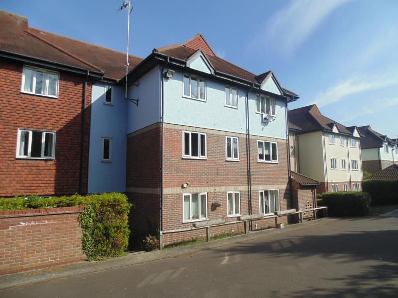 1 bed flat to rent in Nicholsons Grove, Colchester CO1, £725 pcm