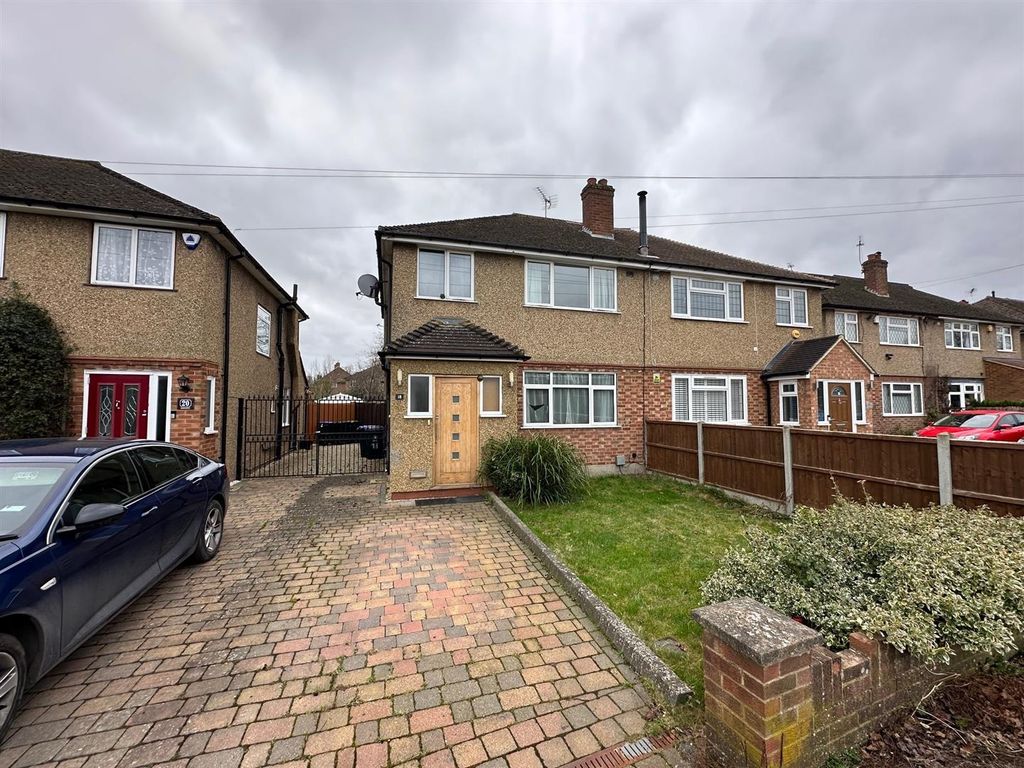 3 bed semi-detached house to rent in Savay Lane, Denham, Uxbridge UB9, £2,100 pcm