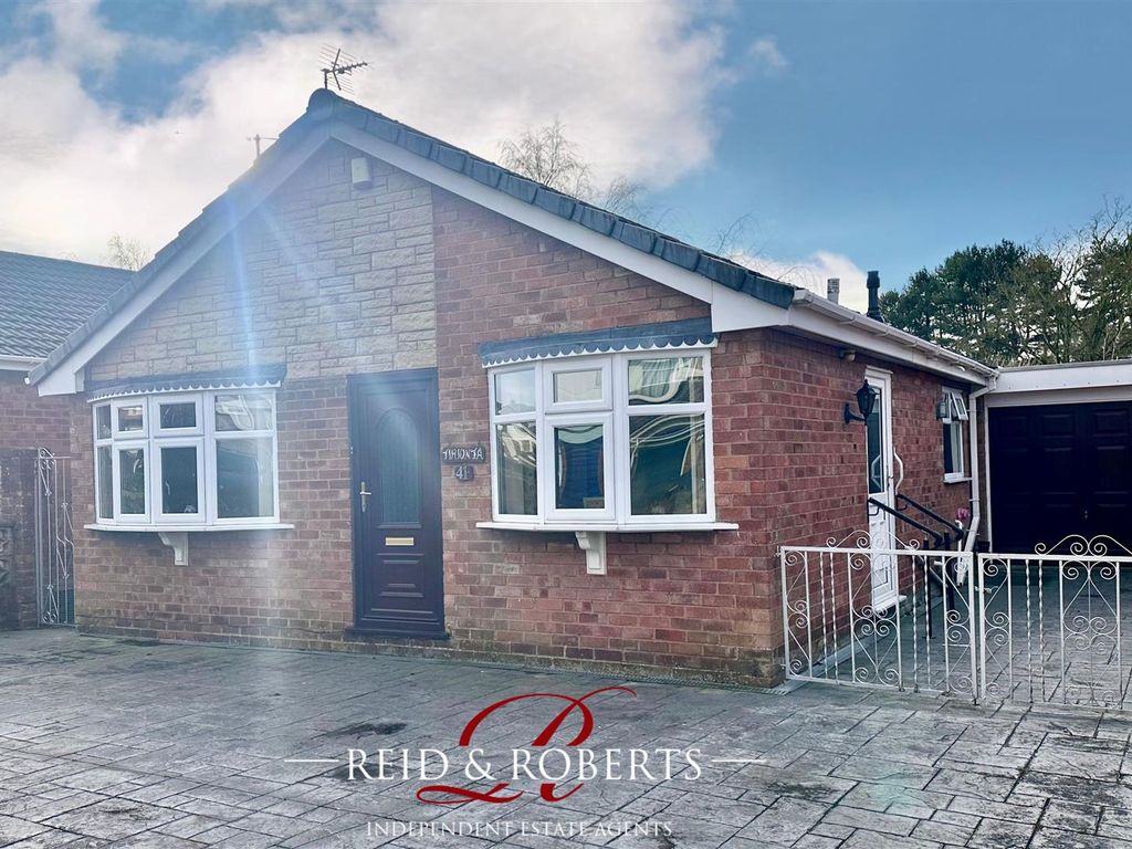 3 bed detached bungalow for sale in Ffordd Pentre, Mold CH7, £220,000