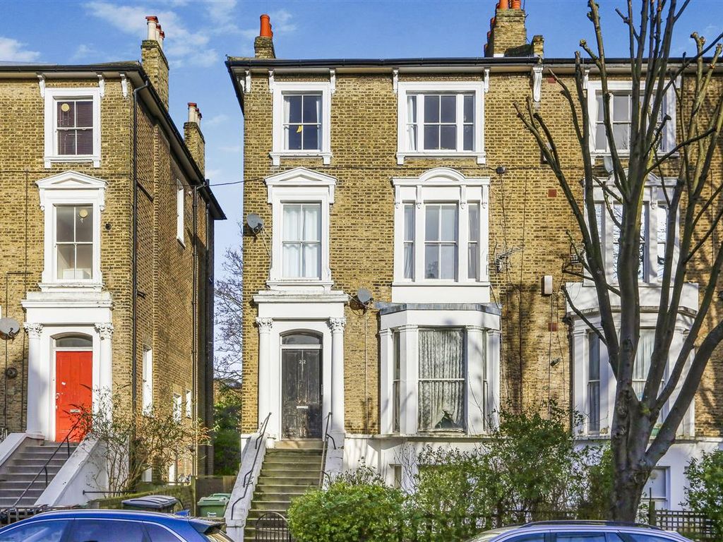 2 bed flat for sale in Caversham Road, London NW5, £600,000