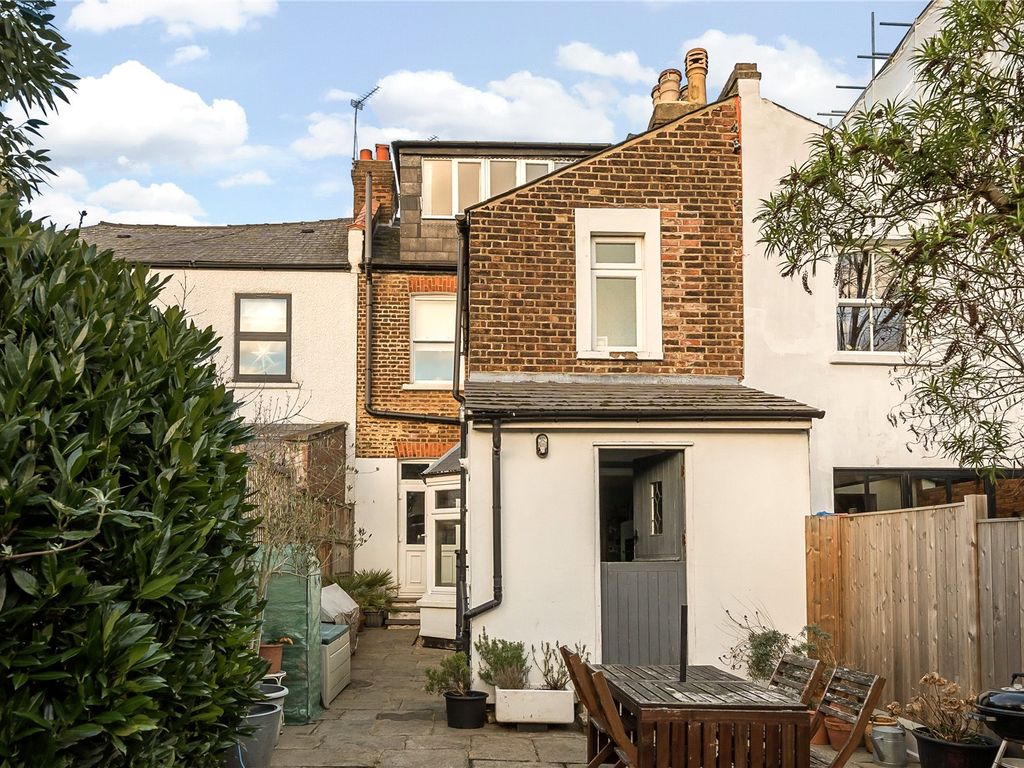 4 bed terraced house for sale in Carnarvon Road, Barnet EN5, £895,000