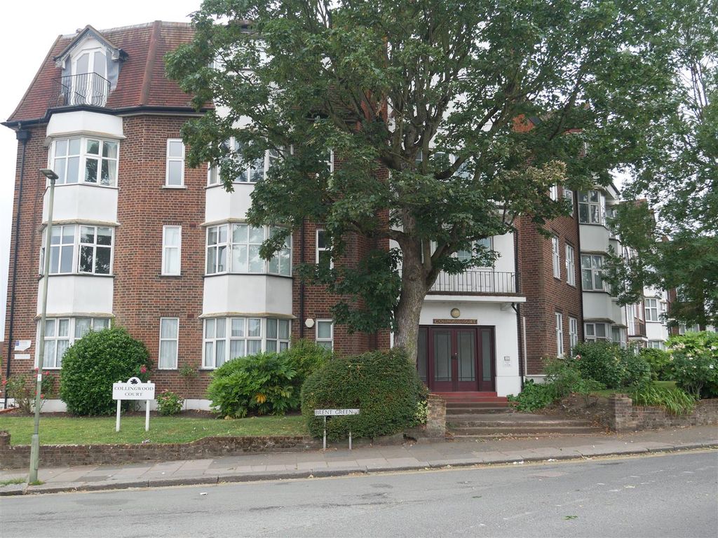 3 bed flat to rent in Collingwood Court, Queens Road, Hendon NW4, £2,301 pcm
