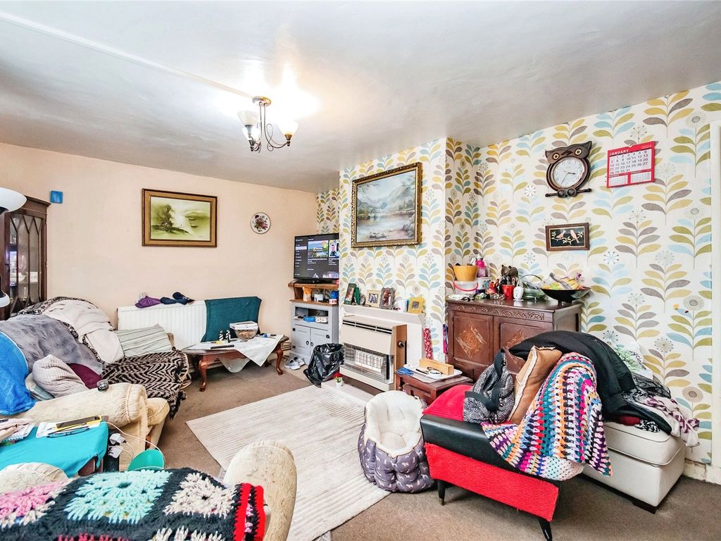 2 bed flat for sale in Rhydyfro, Llangadog, Carmarthenshire SA19, £30,000