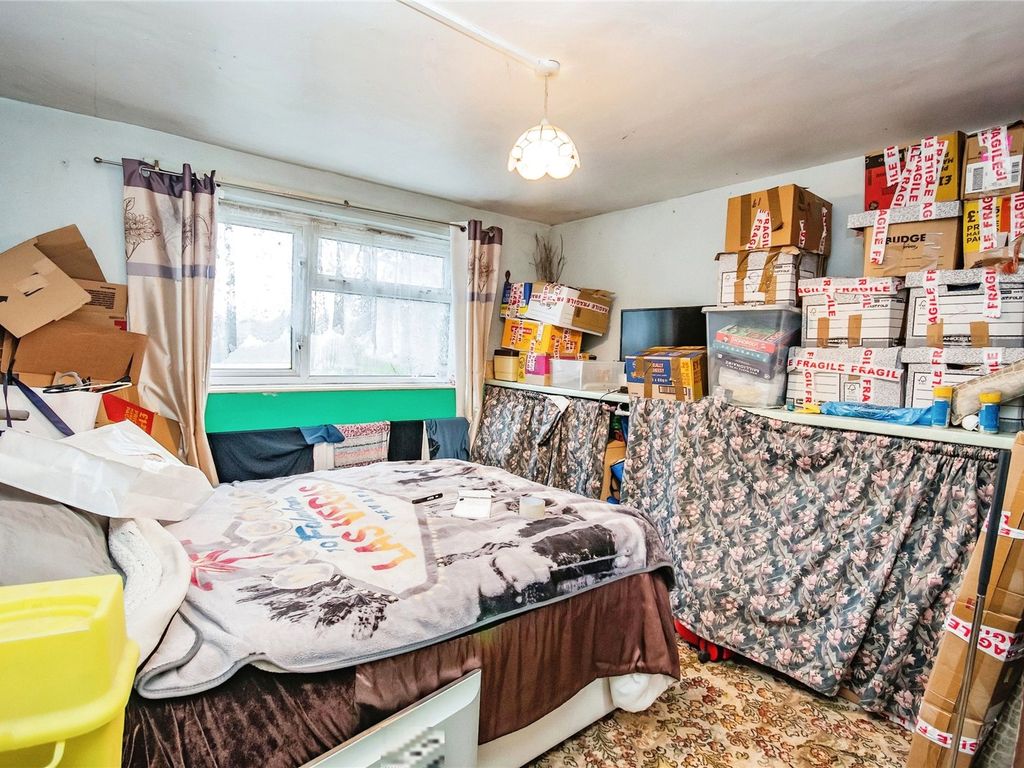 2 bed flat for sale in Rhydyfro, Llangadog, Carmarthenshire SA19, £30,000