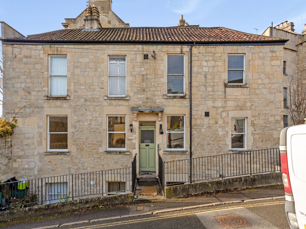 2 bed flat for sale in Upper East Hayes, Bath BA1, £345,000