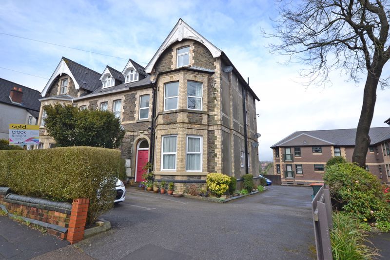 2 bed flat for sale in Spacious Apartment, Caerau Crescent, Newport NP20, £160,000
