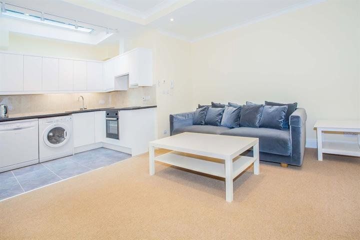 1 bed flat for sale in Margravine Gardens, Barons Court, London W6, £499,000