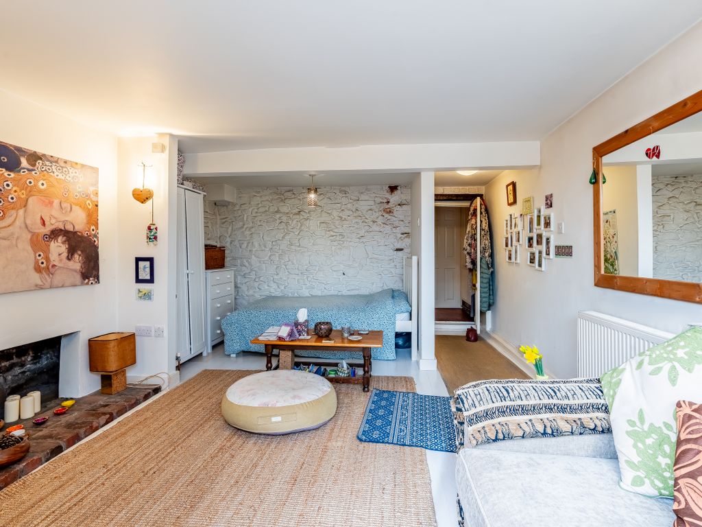 1 bed flat for sale in Garden Flat, Coronation Road, Southville, Bristol BS3, £230,000