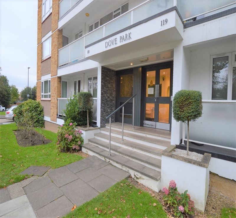 3 bed flat for sale in Dove Park, Pinner HA5, £410,000