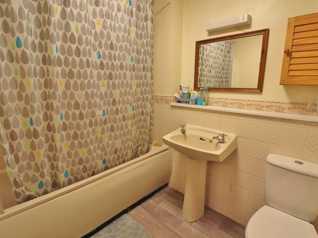 2 bed flat for sale in Honeywood Close, Portsmouth PO3, £159,995