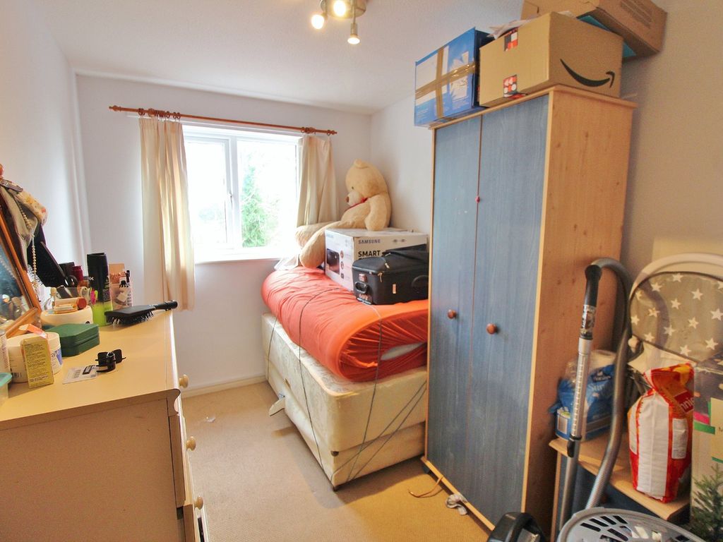 2 bed flat for sale in Honeywood Close, Portsmouth PO3, £159,995