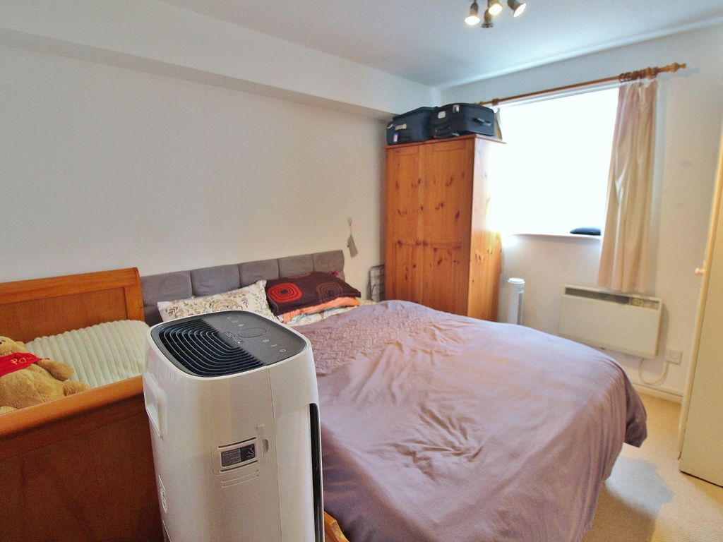 2 bed flat for sale in Honeywood Close, Portsmouth PO3, £159,995