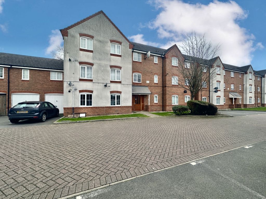 2 bed flat for sale in Walker Road, Walsall WS3, £90,000