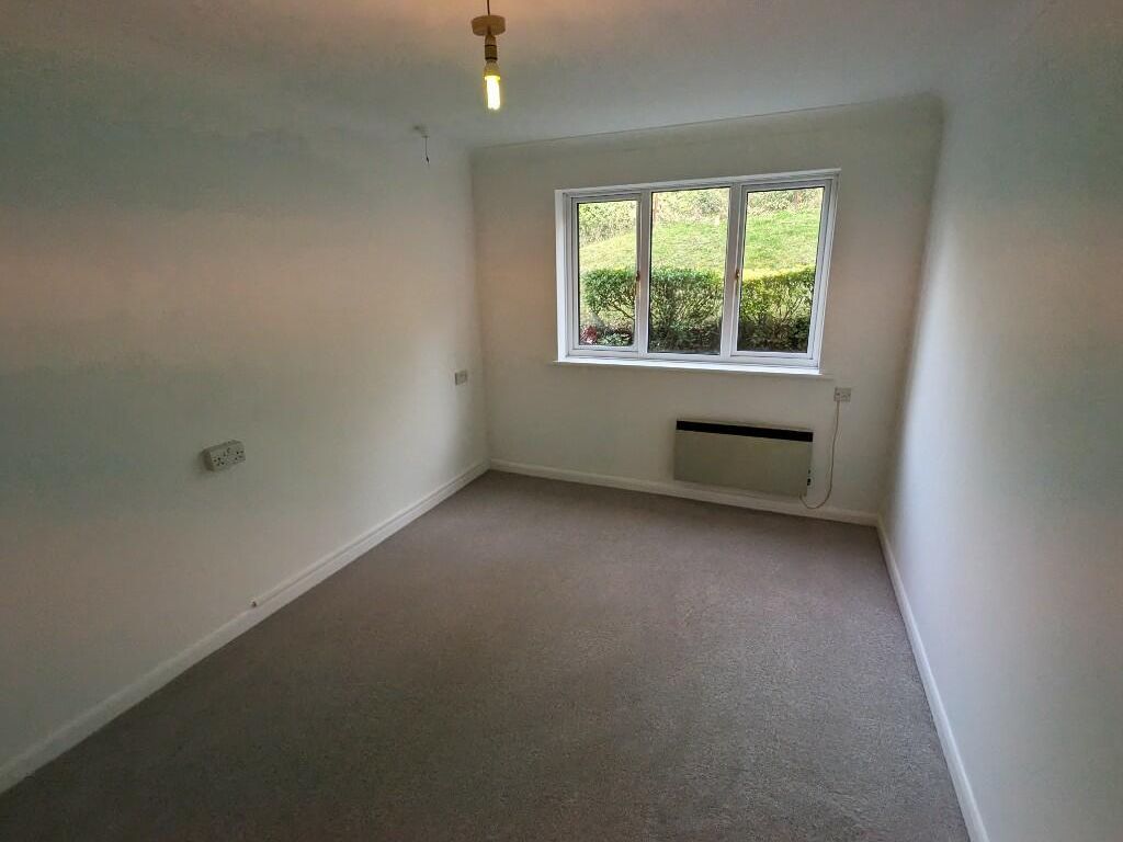 1 bed flat for sale in Town End Street, Godalming GU7, £140,000