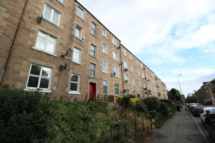 2 bed flat to rent in Dens Road, Dundee DD3, £700 pcm