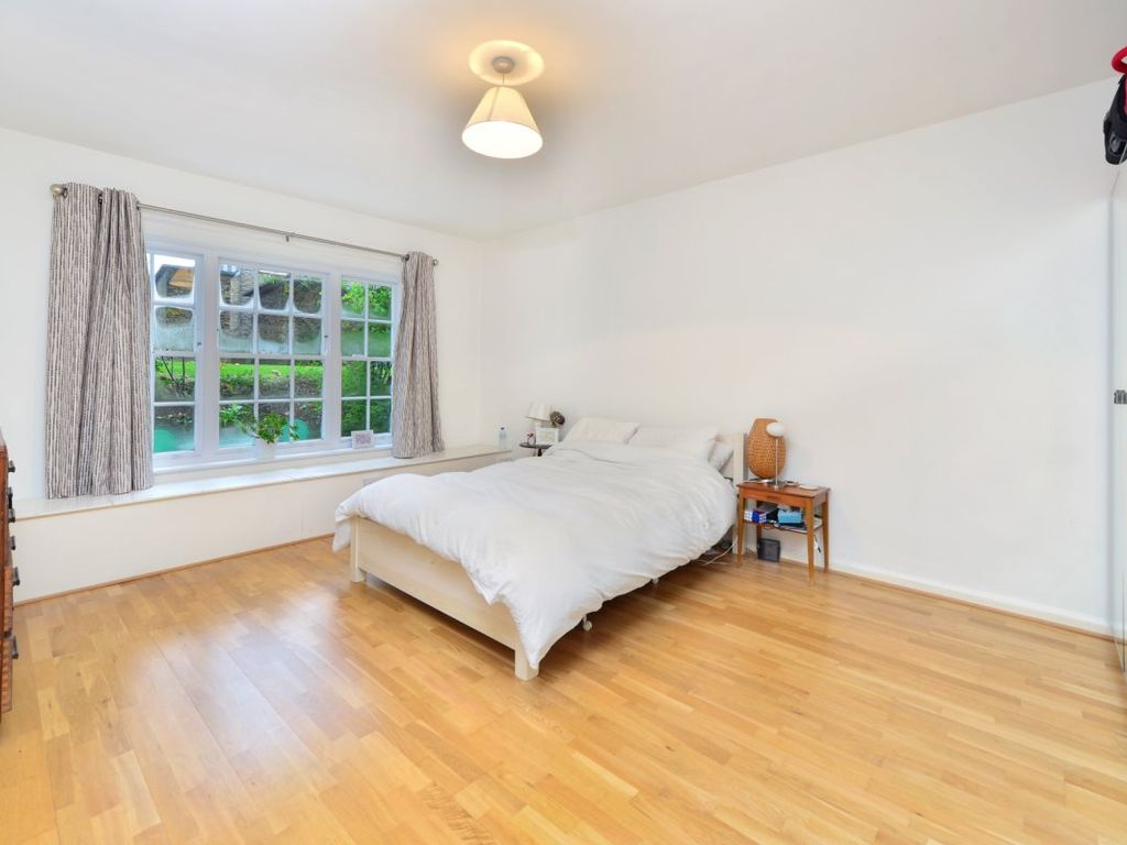 2 bed flat to rent in Compton Road, Islington, London N1, £2,700 pcm
