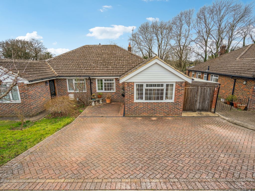 3 bed bungalow for sale in Hillcroft Road, Chesham, Buckinghamshire HP5, £500,000