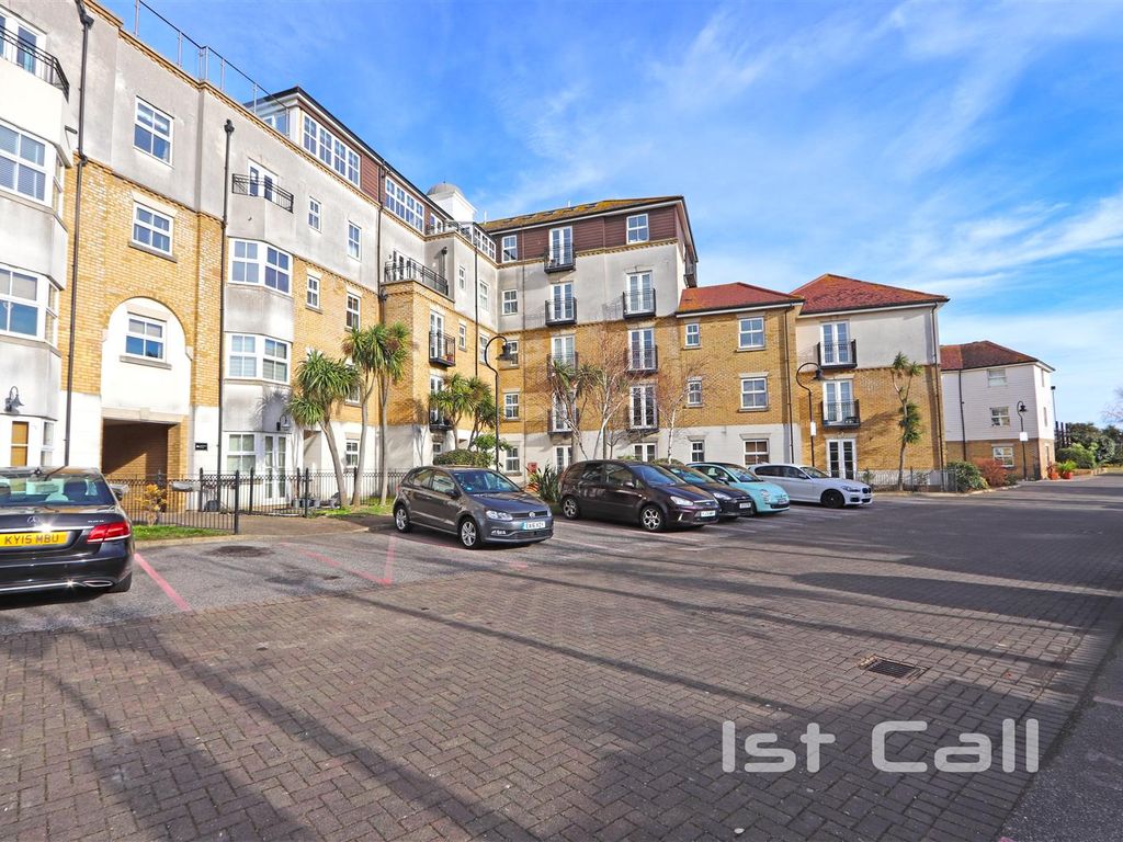 2 bed flat for sale in Forge Way, Southend-On-Sea SS1, £200,000