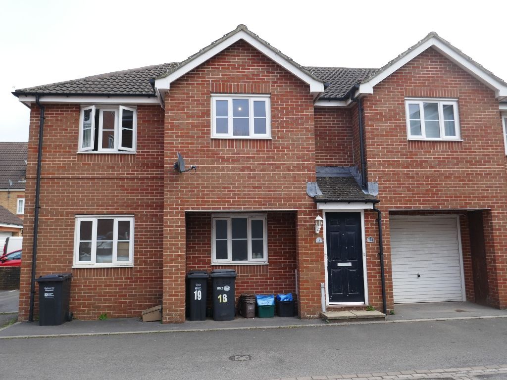 1 bed flat to rent in Galahad Close, Yeovil BA21, £700 pcm