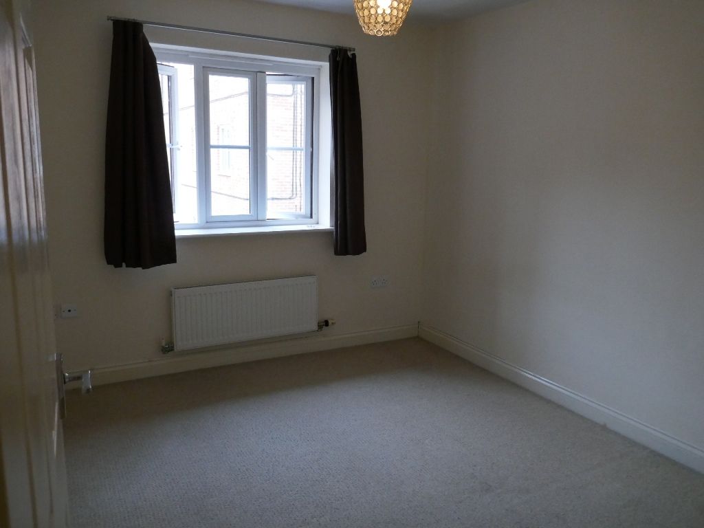 1 bed flat to rent in Galahad Close, Yeovil BA21, £700 pcm